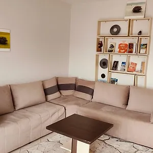 Nr. 27. E Luminoso. Apartment